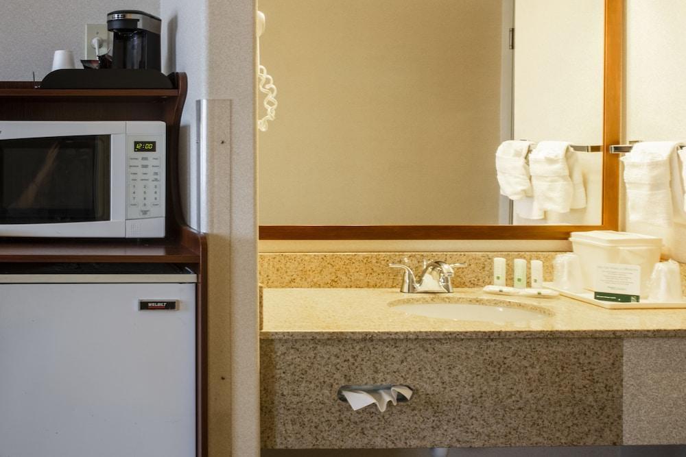 Quality Inn Delta Gateway To Rocky Mountains Екстериор снимка
