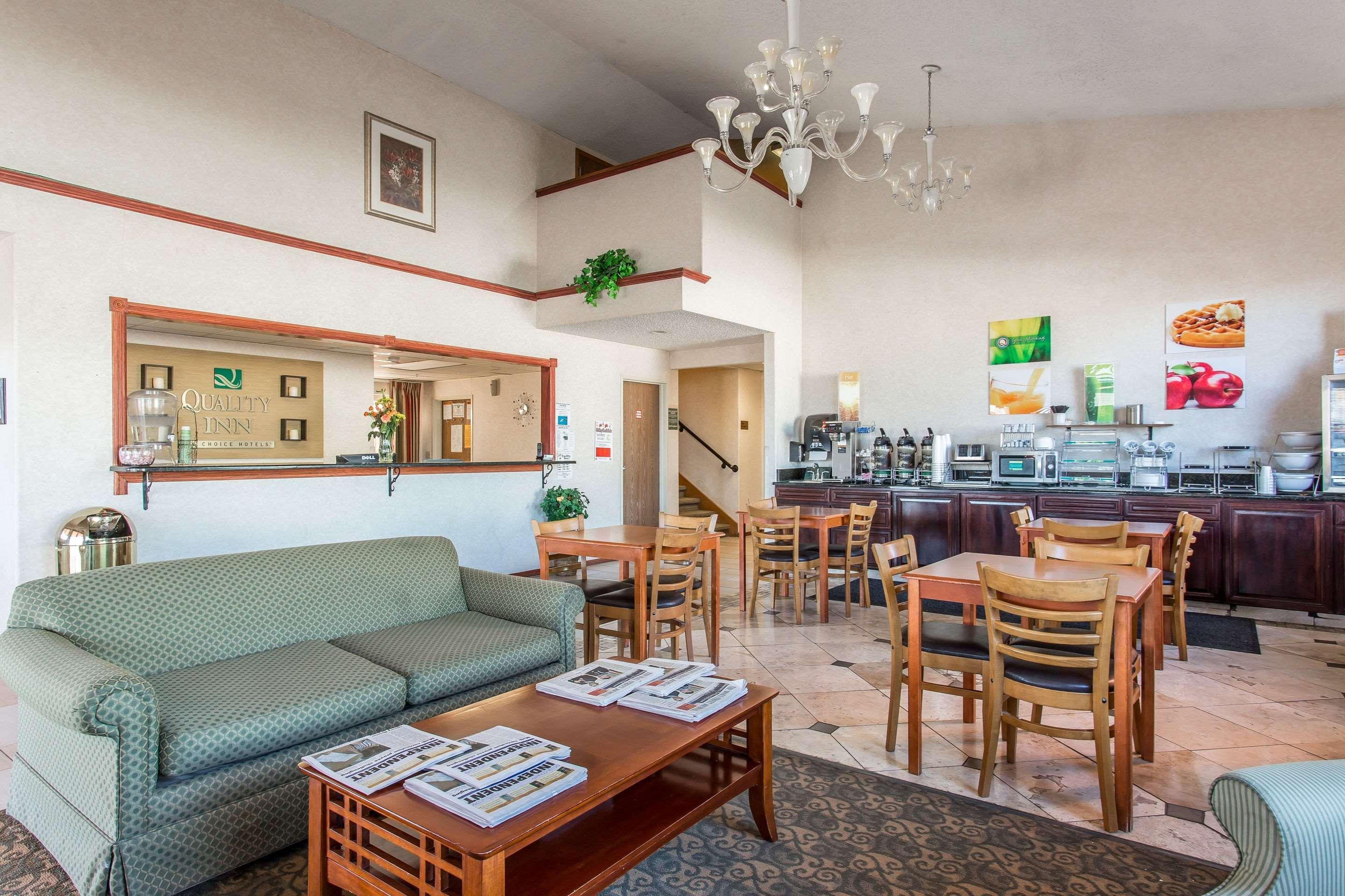 Quality Inn Delta Gateway To Rocky Mountains Екстериор снимка